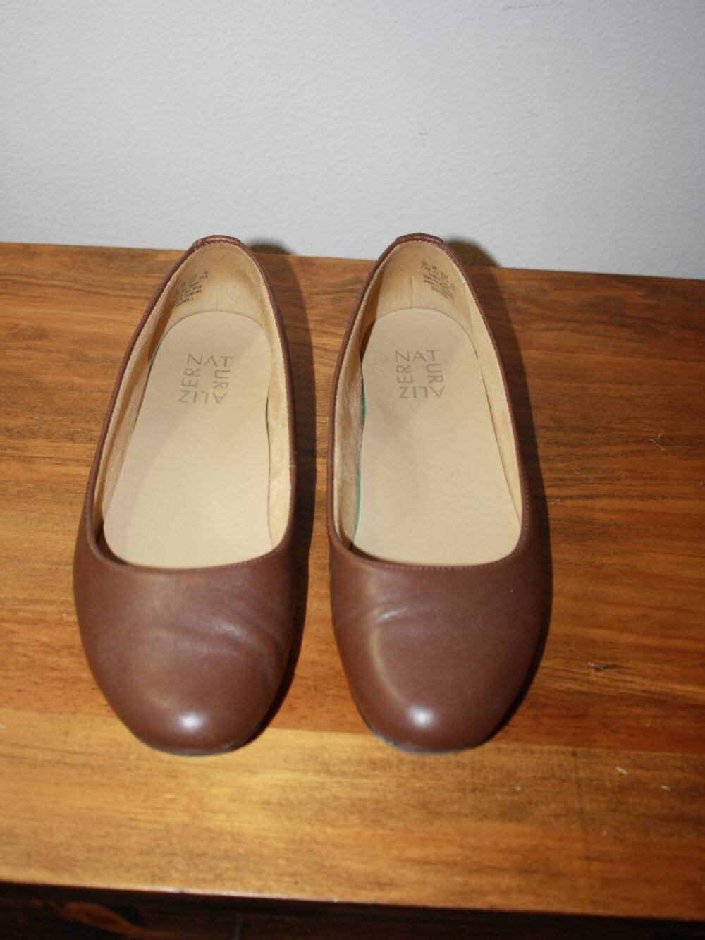 Women's Naturalizer Brown Leather Flats size 7.5 Wide